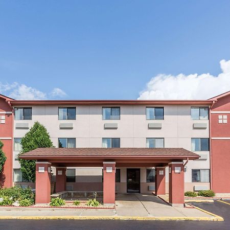 Готель Super 8 By Wyndham St. Charles Сент-Чарлз Екстер'єр фото