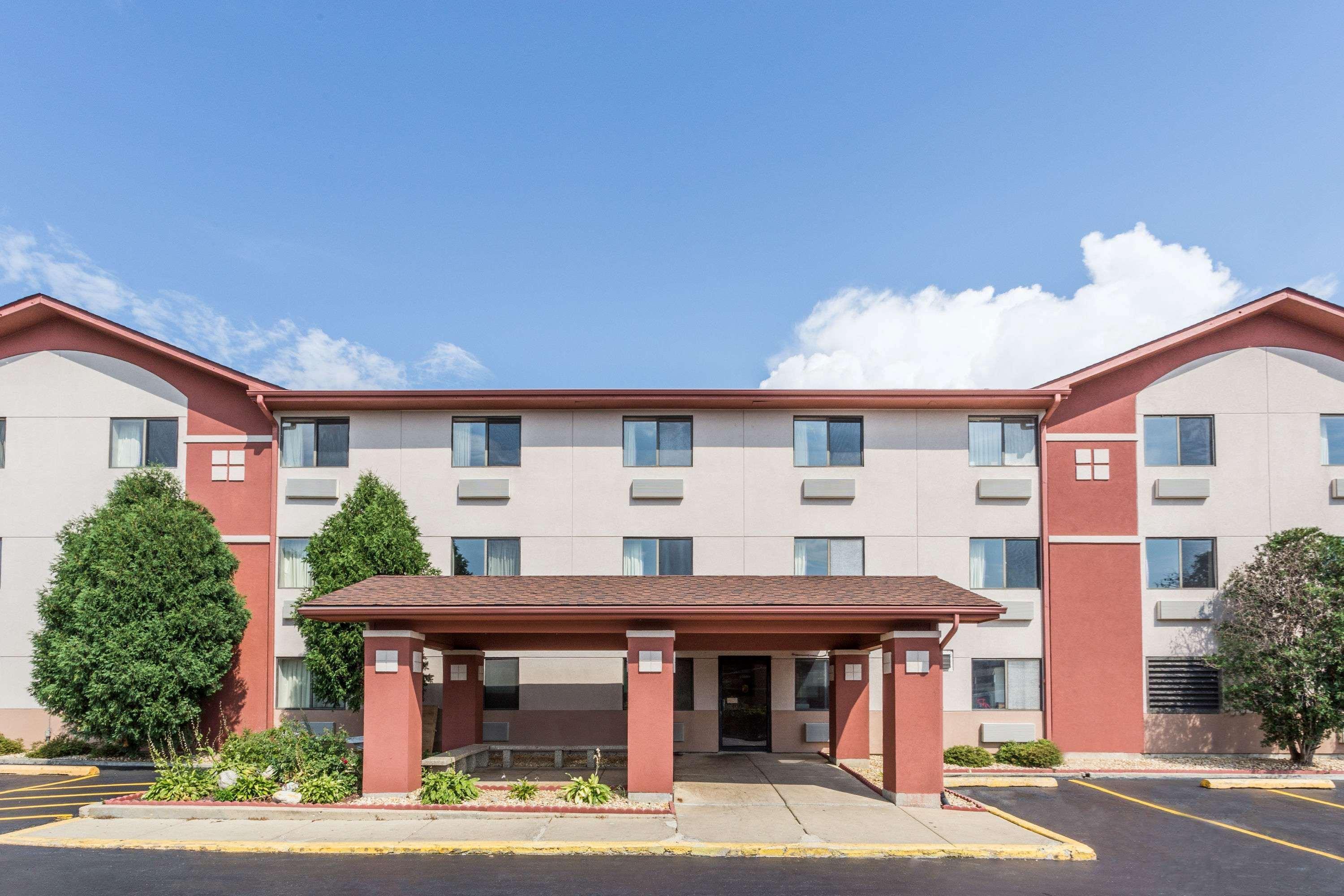 Готель Super 8 By Wyndham St. Charles Сент-Чарлз Екстер'єр фото