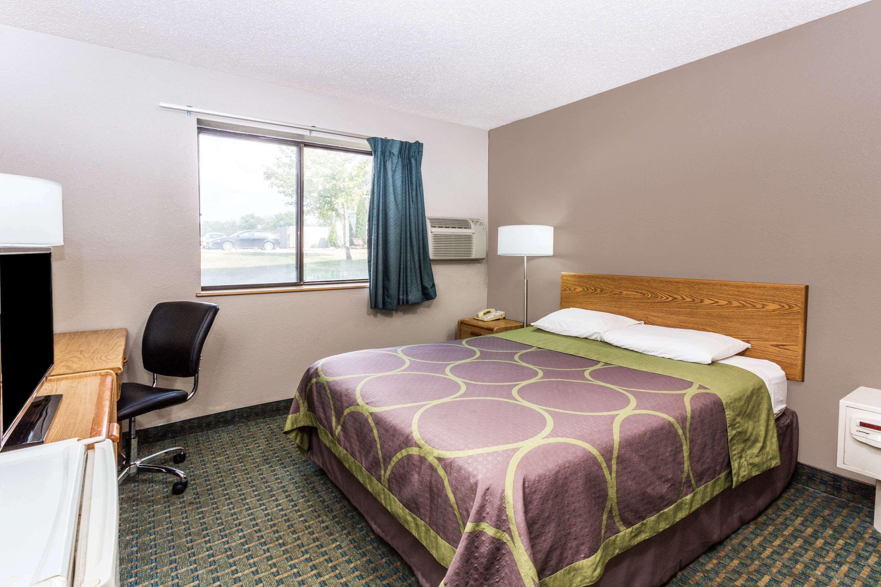 Готель Super 8 By Wyndham St. Charles Сент-Чарлз Екстер'єр фото
