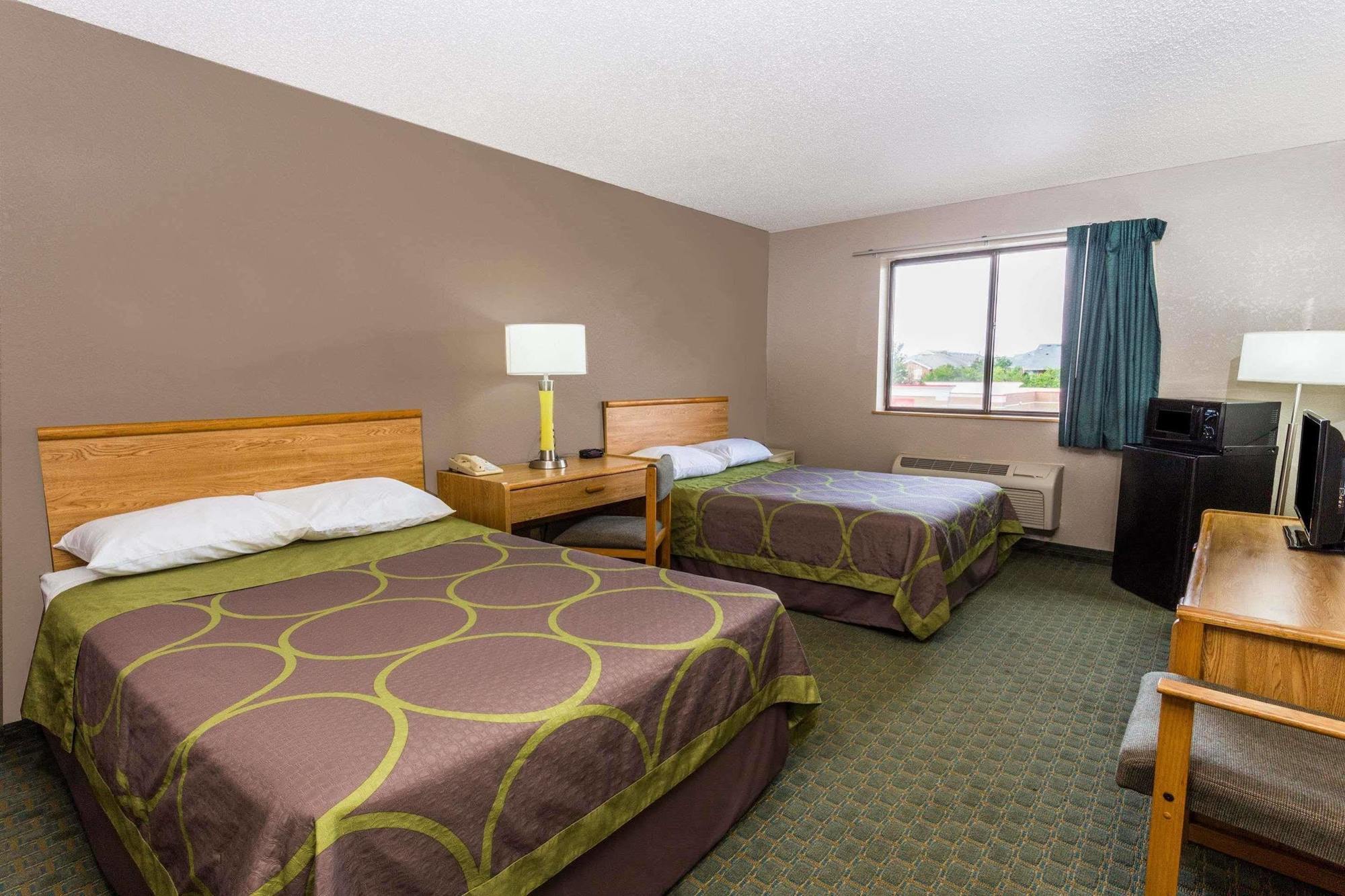 Готель Super 8 By Wyndham St. Charles Сент-Чарлз Екстер'єр фото